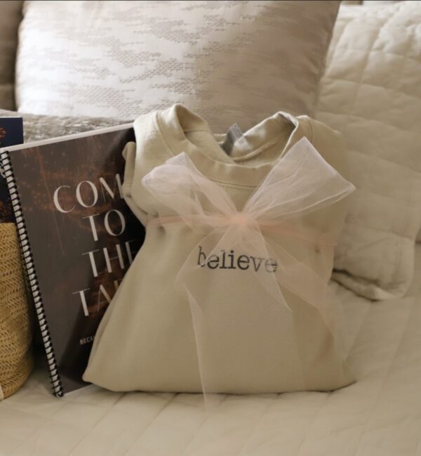 John 11:40 Sweatshirt - Image 2
